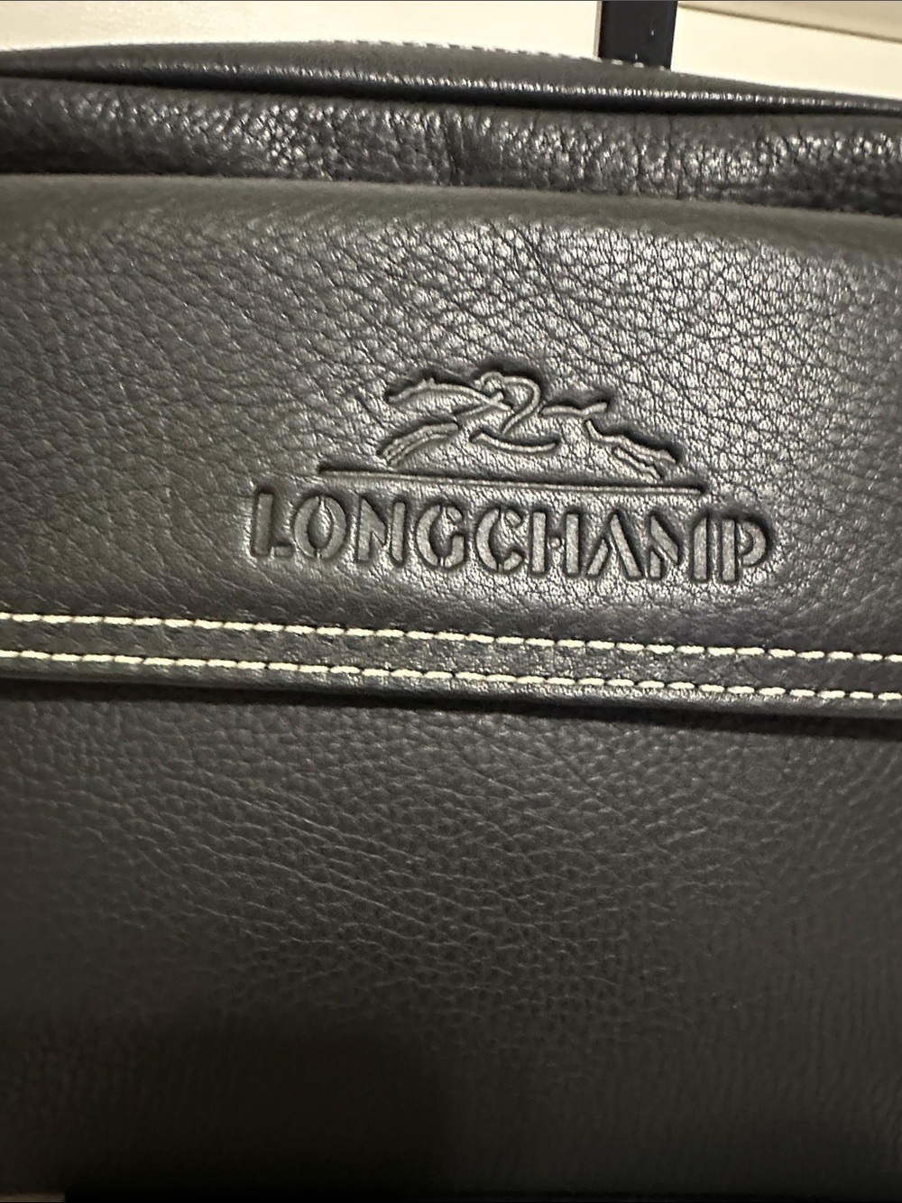 Longchamp Black Leather Shoulder Bag with Contrast Stitching - Picture 3 of 15